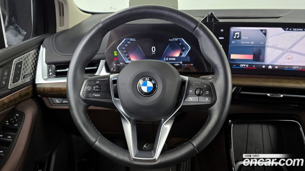 BMW 2-Series 220i Luxury, 2024