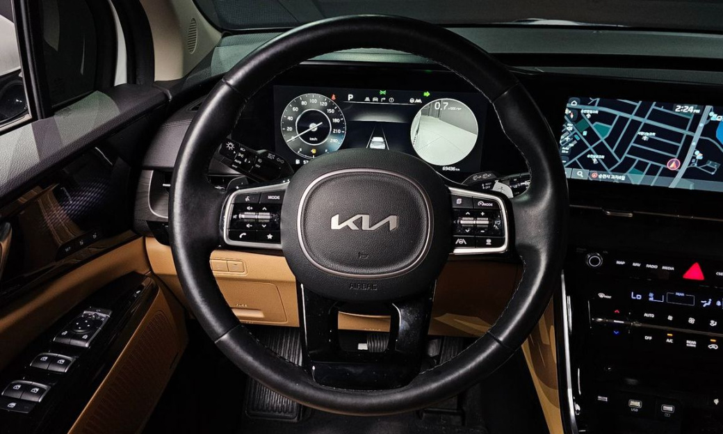 Kia Carnival 7-Seater Signature, 2022