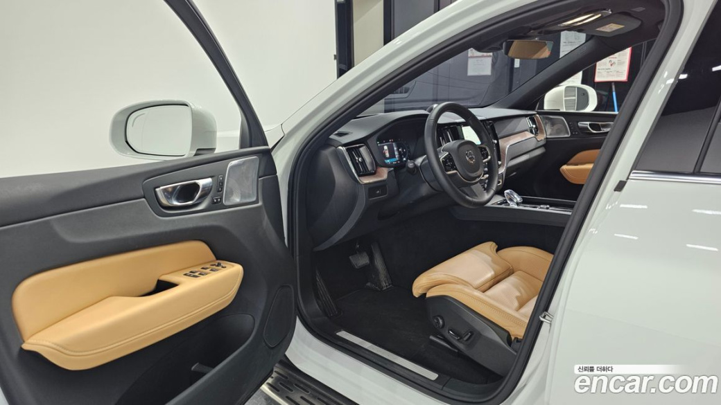 Volvo XC60 B5 Ultra Bright, 2025