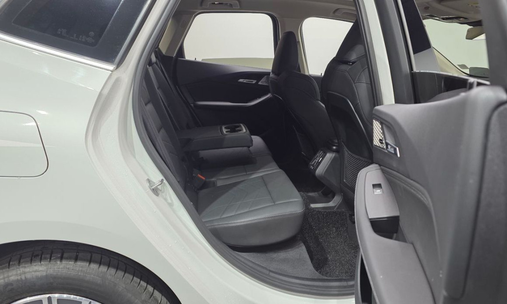 BMW 2-Series 220i Luxury, 2023