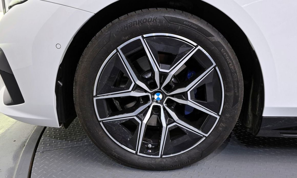 BMW 5-Series 520i M Sport, 2025