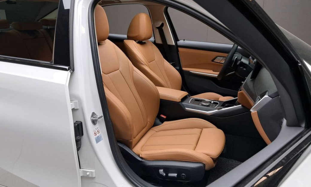BMW 3-Series 320i, 2024