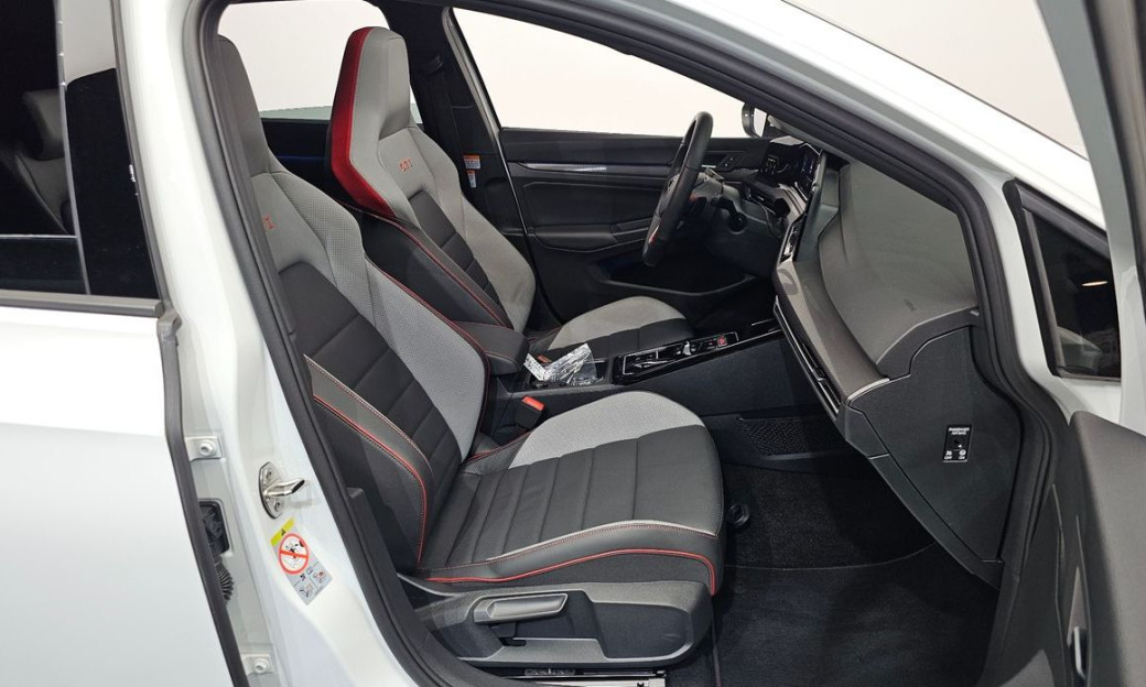 Volkswagen Golf 2.0 GTI, 2024