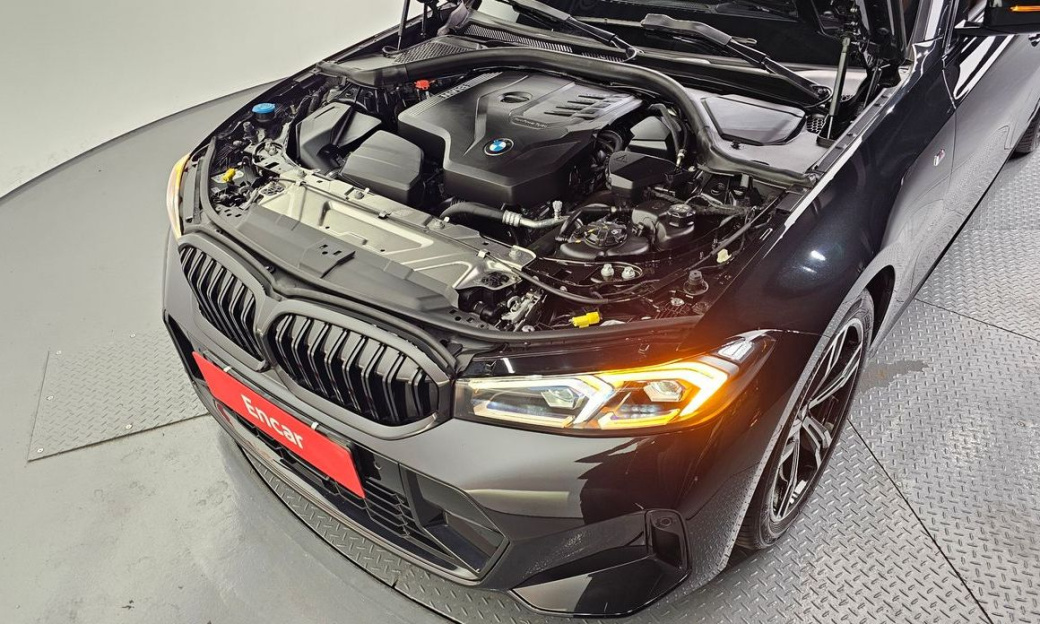 BMW 3-Series 320i M Sport, 2024