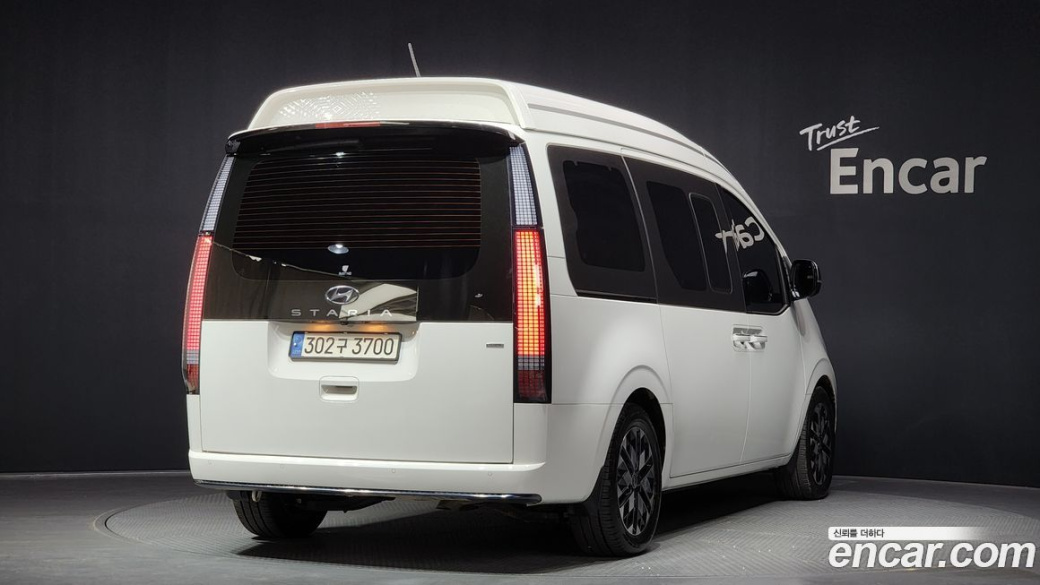 Hyundai Staria 4WD Lounge 9-Seater, 2022