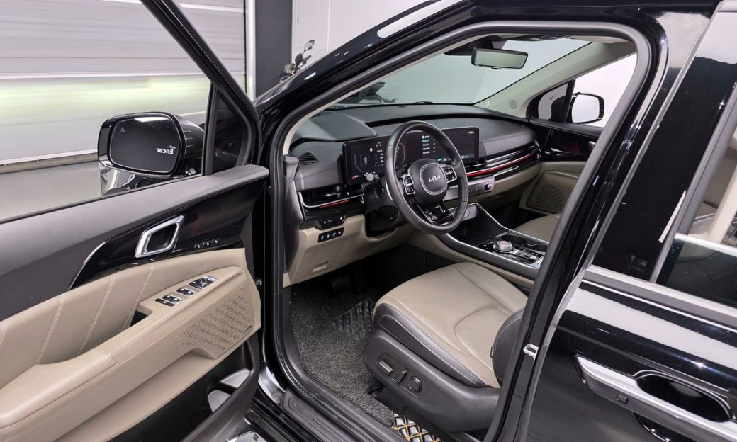 Kia Carnival 9-Seater Gravity, 2024