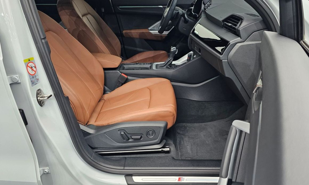 Audi Q3 35 TDI Premium, 2025