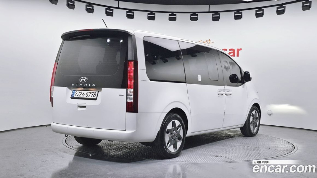 Hyundai Staria 4WD Tourer 9-Seater, 2023
