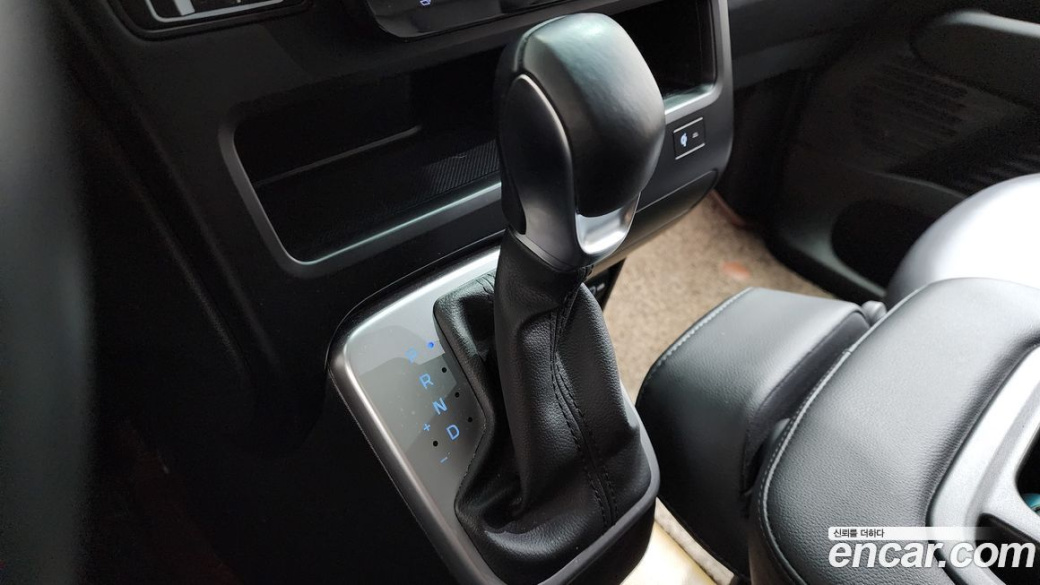 Hyundai Staria 4WD Tourer 9-Seater, 2024
