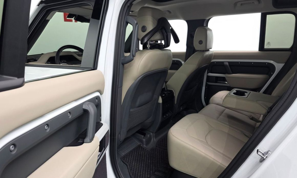 Land Rover Defender 110 D250 SE, 2024