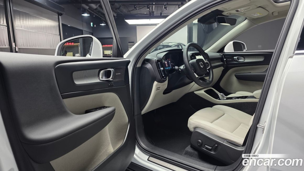 Volvo XC40 B4 Ultra Bright, 2025