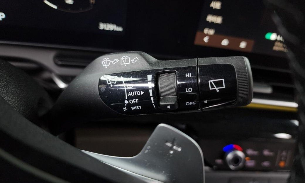 Kia Carnival 9-Seater Signature, 2024