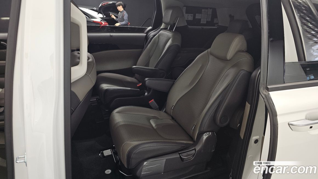 Kia Carnival 9-Seater Signature, 2025