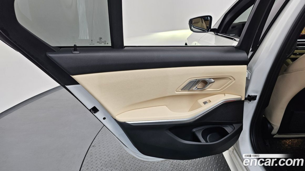 BMW 3-Series 320i M Sport, 2023