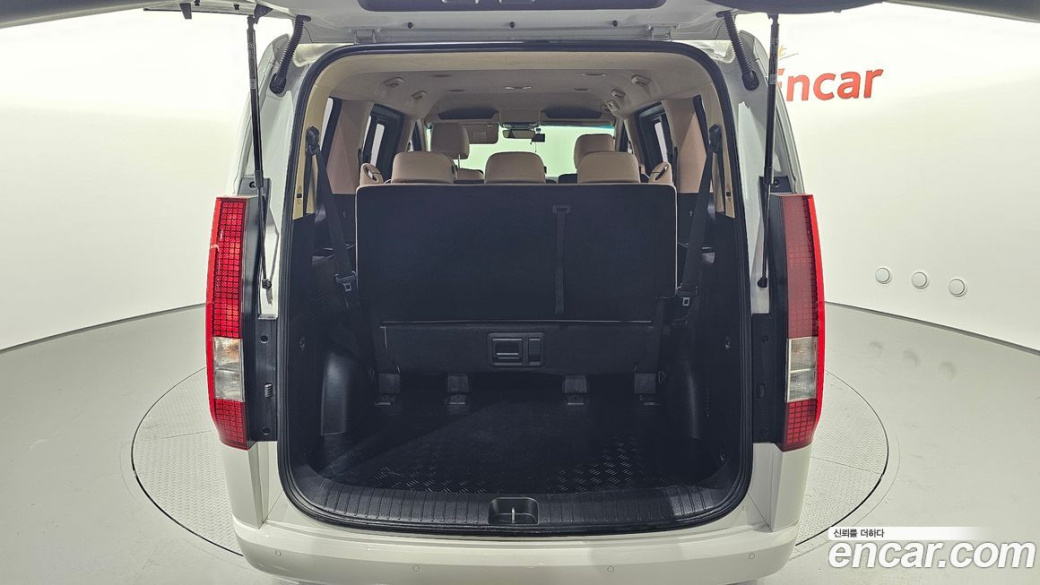 Hyundai Staria 4WD Tourer 9-Seater, 2023