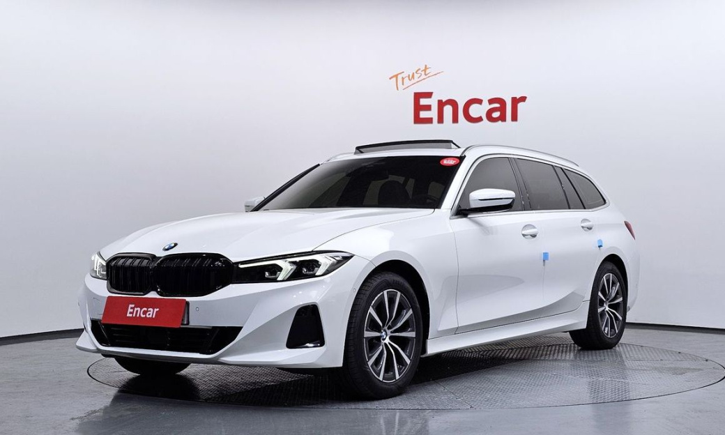 BMW 3-Series 320i Touring, 2024