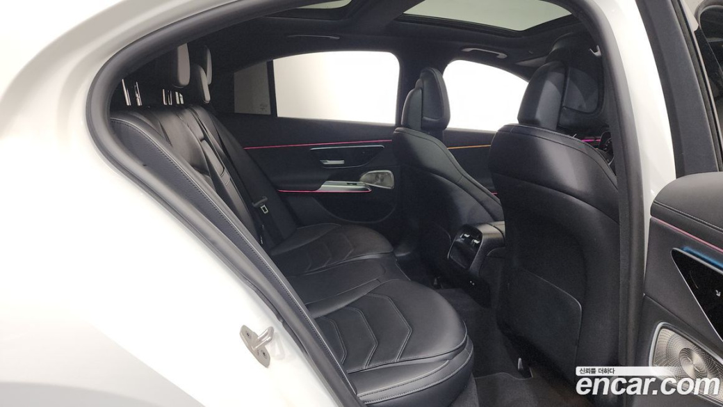 Mercedes-Benz E-Class E300 4MATIC AMG Line, 2024