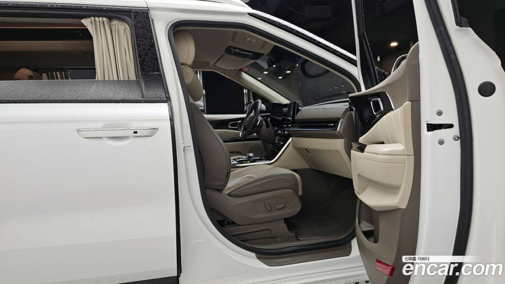 Kia Carnival 9-Seater Hi-Limousine, 2022