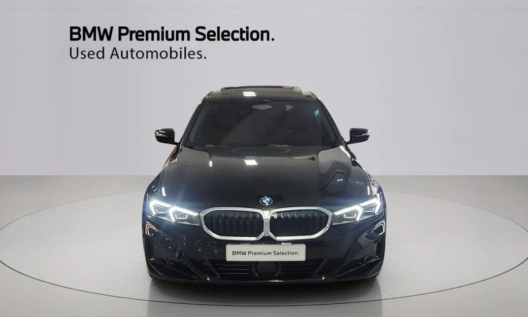 BMW 3-Series 320i, 2025