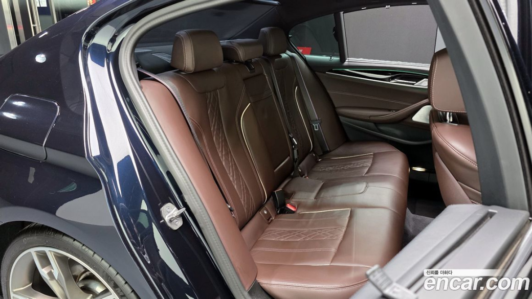 BMW 5-Series M550i xDrive, 2023