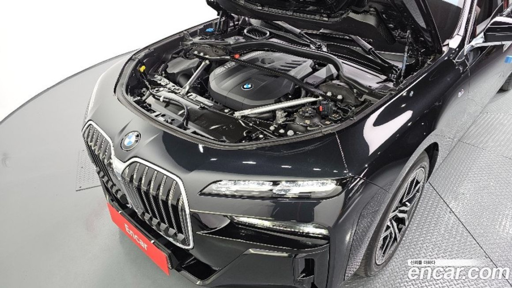 BMW 7-Series 740i xDrive M Sport, 2025