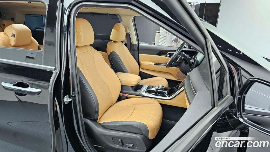 Kia Carnival 9-Seater Signature, 2023