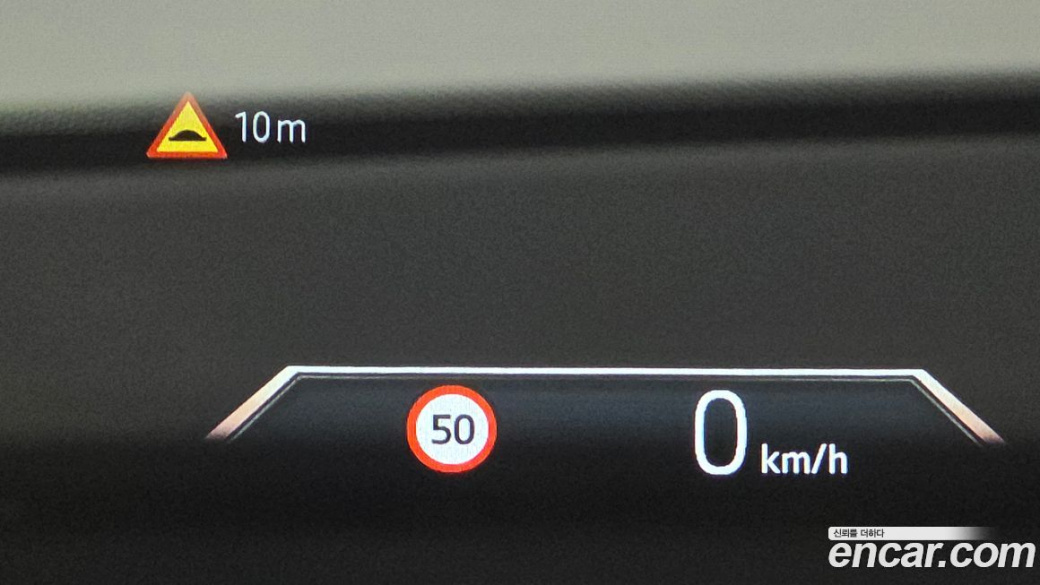 BMW 2-Series 220i Luxury, 2025