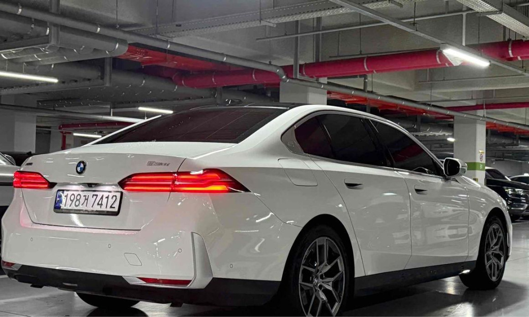 BMW 5-Series 530i xDrive, 2024