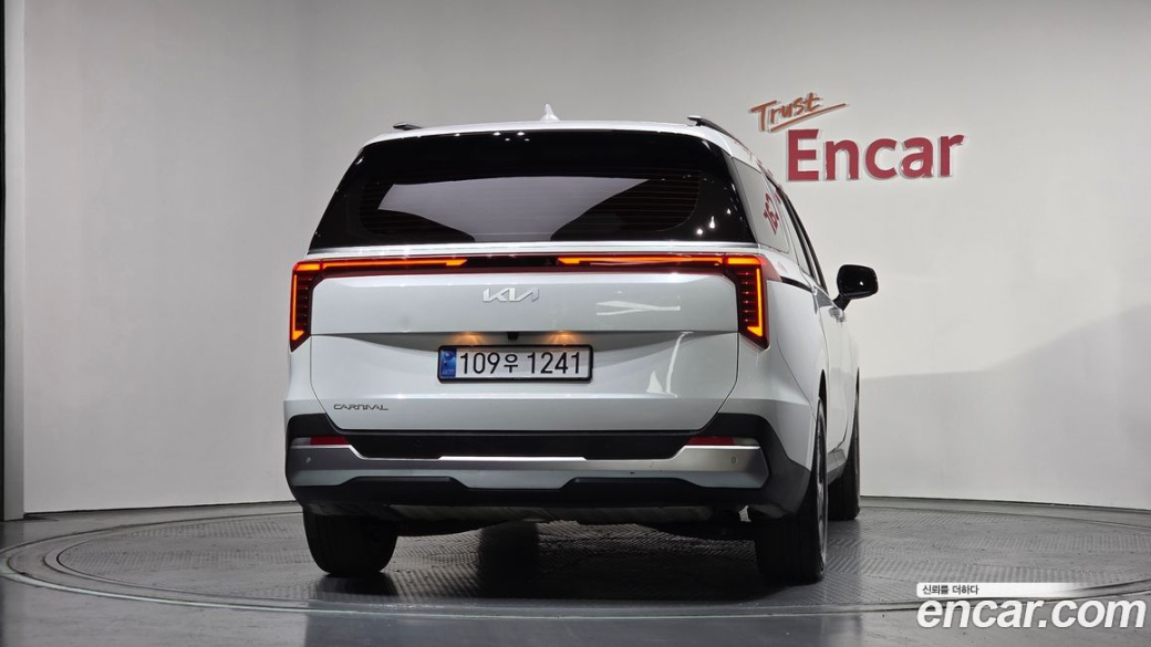Kia Carnival 9-Seater Prestige, 2024