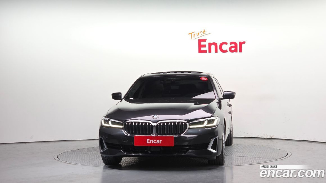 BMW 5-Series 530i Luxury, 2022