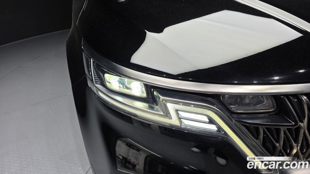 Kia Carnival 9-Seater Hi-Limousine, 2023