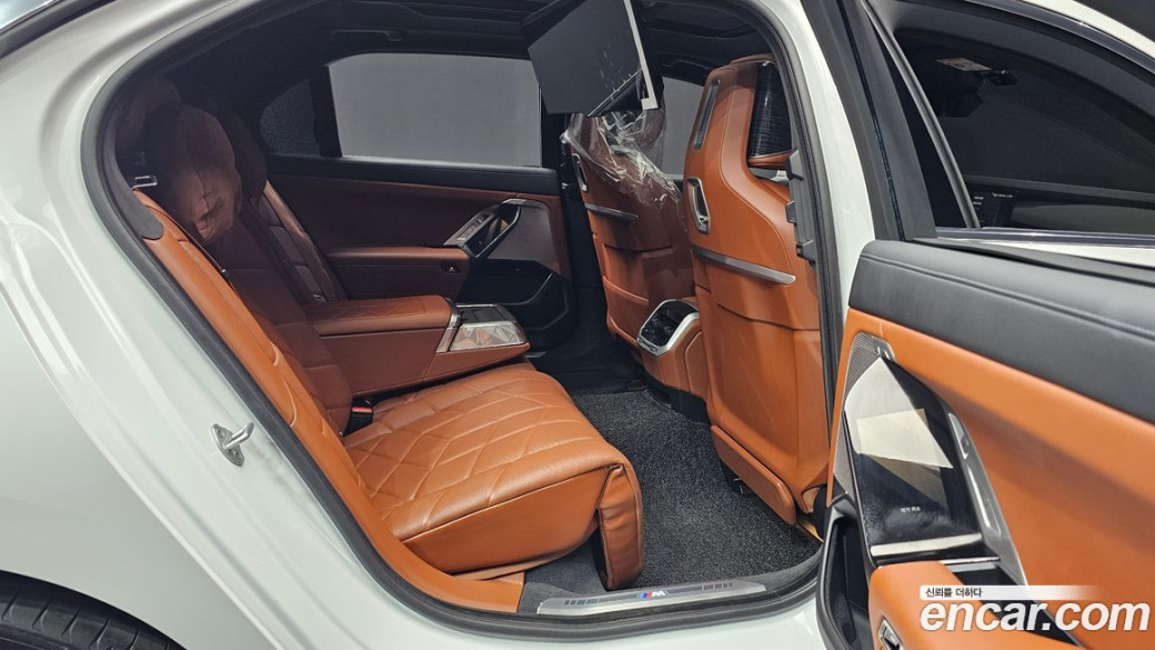 BMW 7-Series 740i xDrive M Sport, 2025