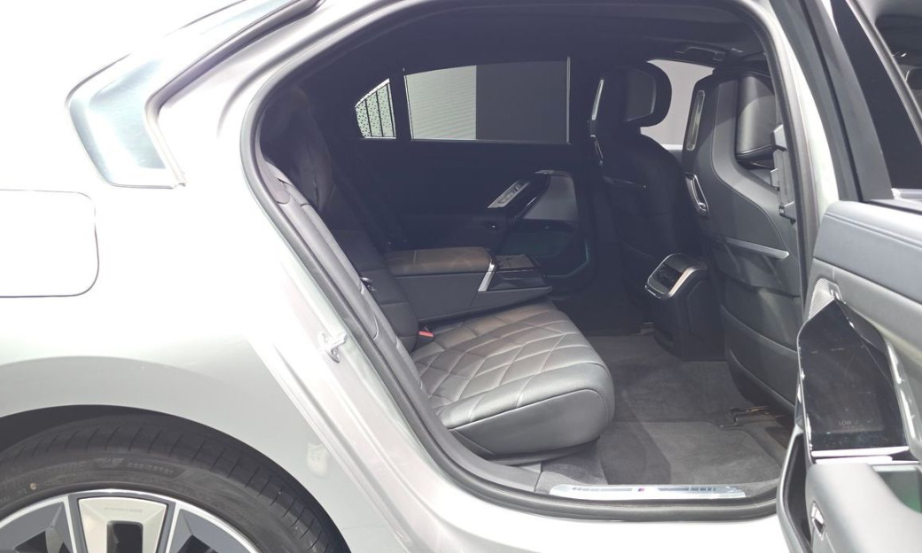 BMW 7-Series 740d xDrive Design Pure Excellence, 2024