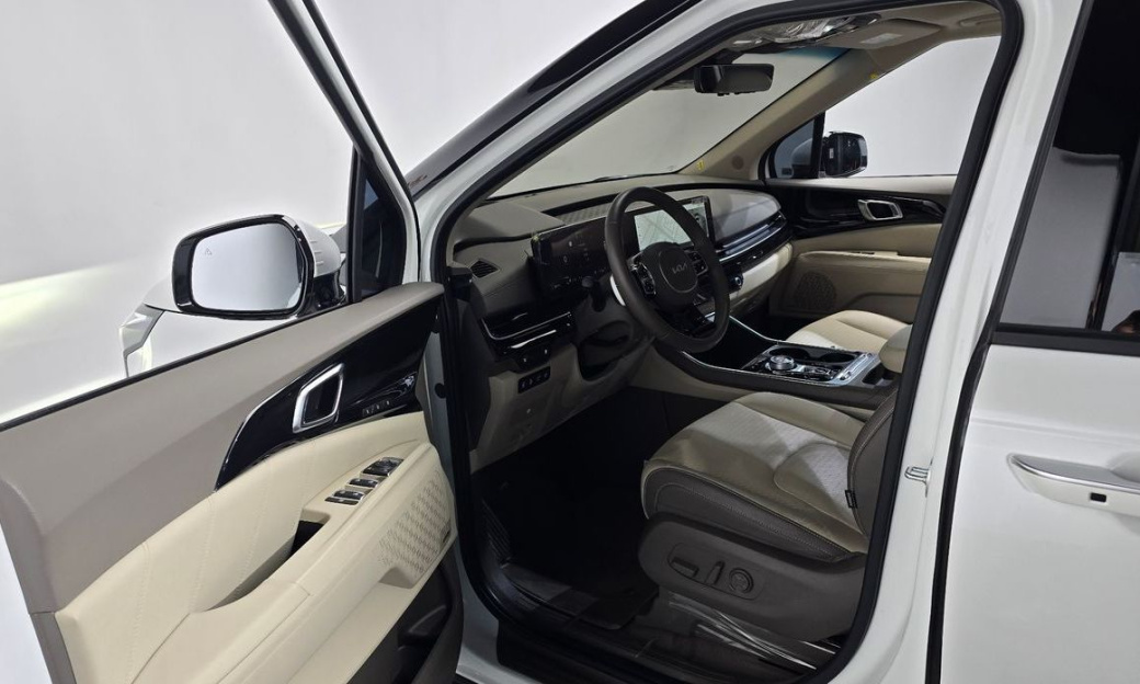 Kia Carnival 7-Seater Signature, 2024