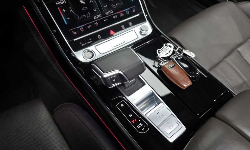 Audi A8 55 TFSI Quattro LWB, 2021