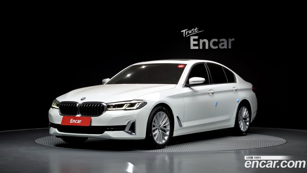 BMW 5-Series 520i Luxury, 2023