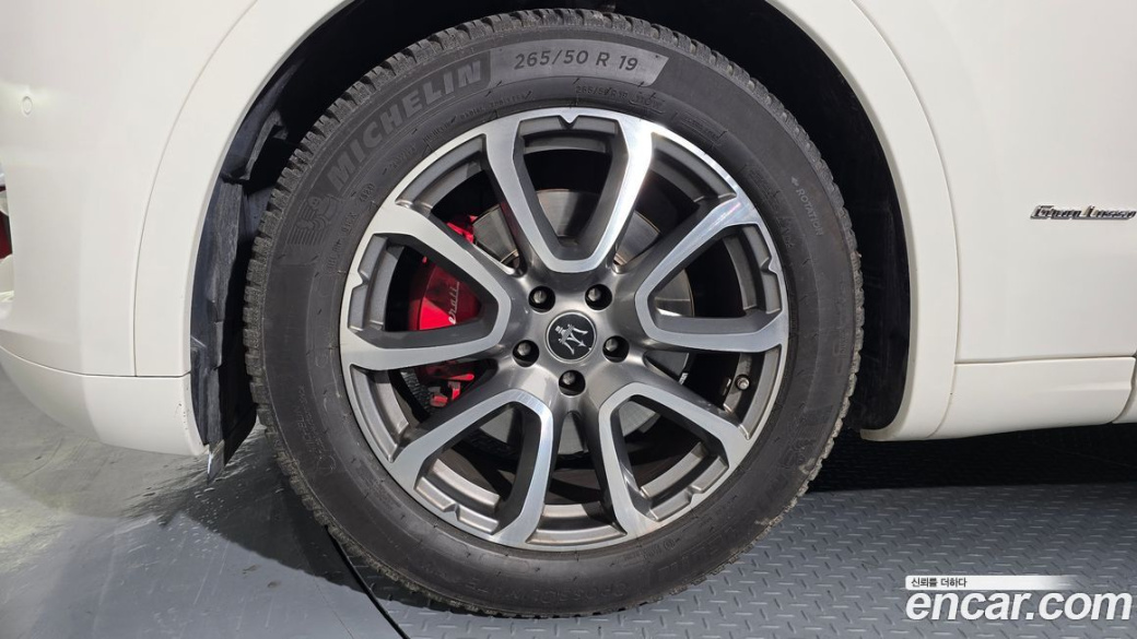Maserati Levante 3.0 AWD GranLusso, 2021