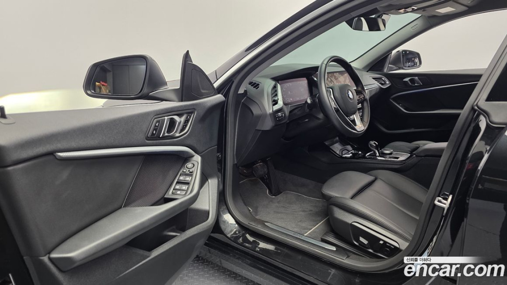 BMW 2-Series 220i Sport, 2024