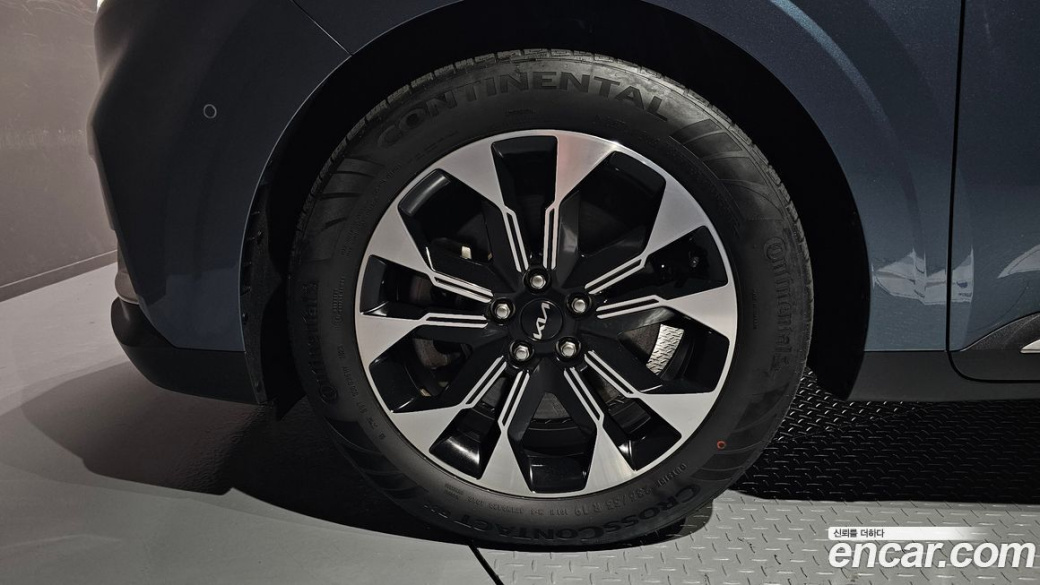 Kia Carnival 7-Seater Signature, 2023