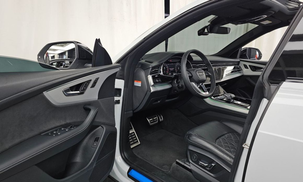 Audi Q8 55 TFSI Quattro Premium, 2023