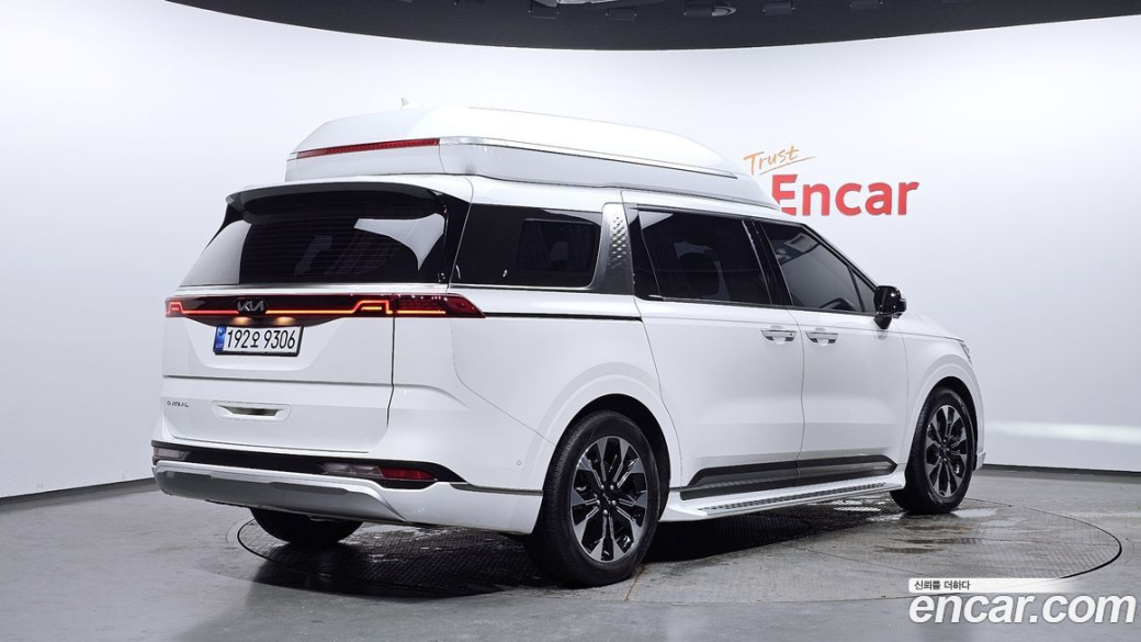 Kia Carnival 9-Seater Hi-Limousine, 2023