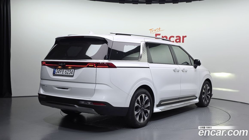 Kia Carnival 7-Seater Signature, 2023