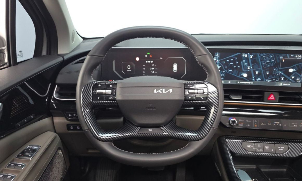 Kia Carnival 9-Seater Gravity, 2025