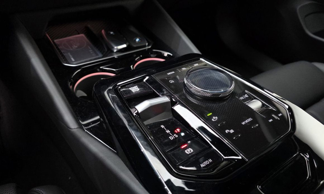 BMW 5-Series 520i M Sport, 2025