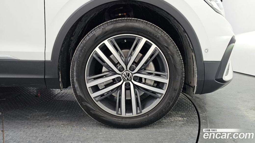 Volkswagen Tiguan 2.0 TSI Prestige, 2024