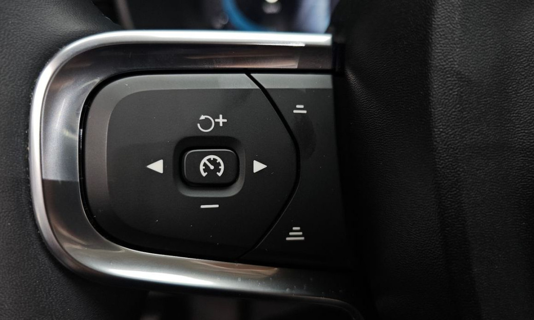 Volvo XC40 B4 Ultra Bright, 2025