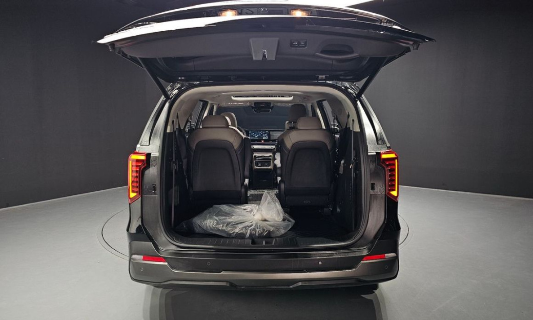 Kia Carnival 9-Seater Gravity, 2025