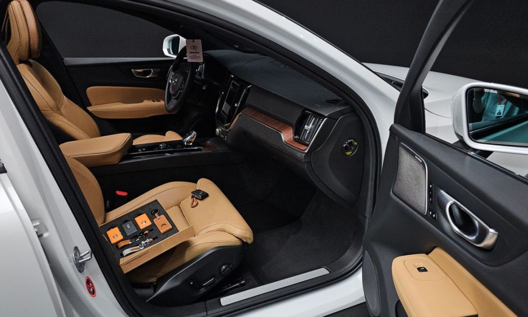 Volvo V60 B5 Ultimate AWD, 2024