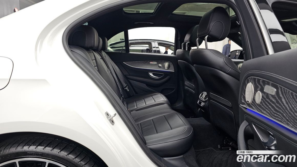 Mercedes-Benz E-Class E350 4MATIC AMG Line, 2023