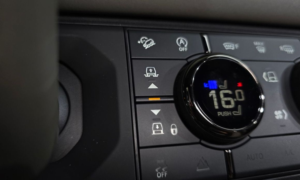 Land Rover Defender 110 P635 Octa Edition 1, 2025